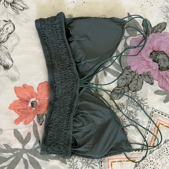 Green Ruched Cropped Tank - Picture 3 of 6